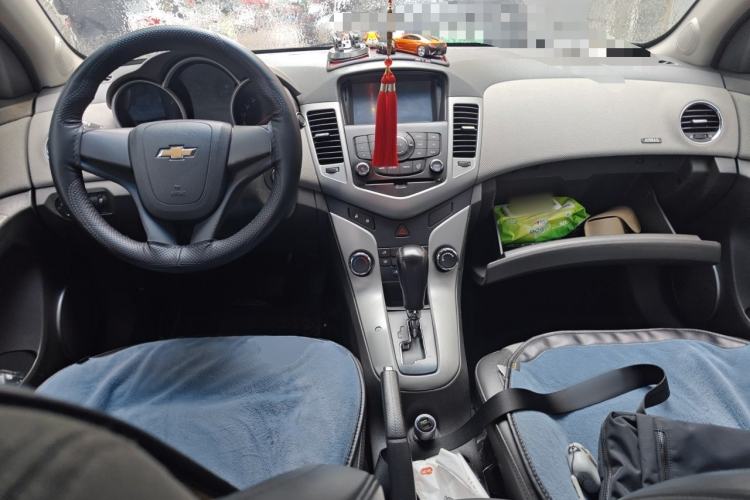 Used Chevrolet Cruze 2012 1.6L SE Automatic Center Console