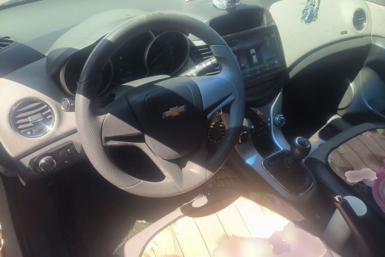 Used Chevrolet Cruze 2012 1.6L SE MT Center Console