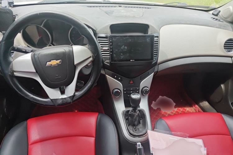 Used Chevrolet Cruze 2012 1.6L SL MT Center Console