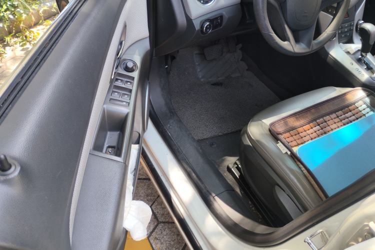 Used Chevrolet Cruze 2012 1.8L SE AT Driver Seat
