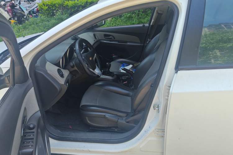 Used Chevrolet Cruze 2012 1.6L SL MT Driver Seat