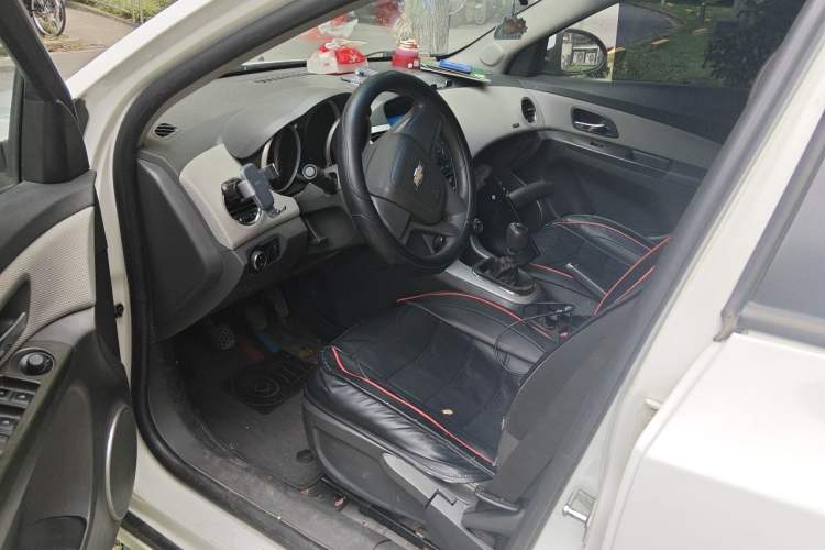 Used Chevrolet Cruze 2012 1.6L SE MT Driver Seat