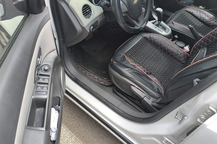 Used Chevrolet Cruze 2012 1.8L SE AT Driver Seat