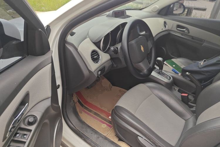 Used Chevrolet Cruze 2012 1.8L SE AT Driver Seat