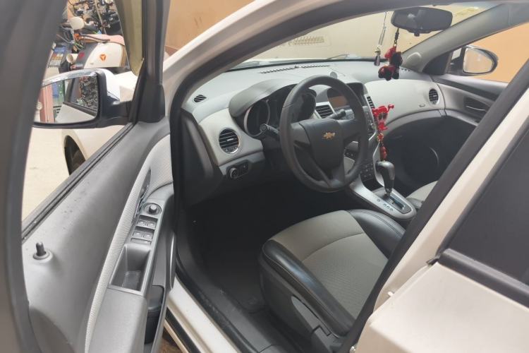 Used Chevrolet Cruze 2012 1.8L SE AT Driver Seat