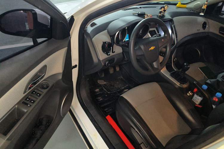Used Chevrolet Cruze 2012 1.6L SE MT Driver Seat