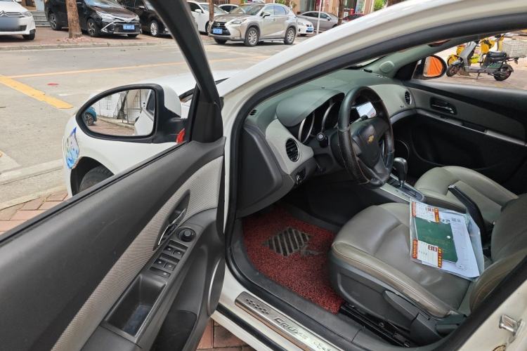 Used Chevrolet Cruze 2012 1.8L SE AT Driver Seat