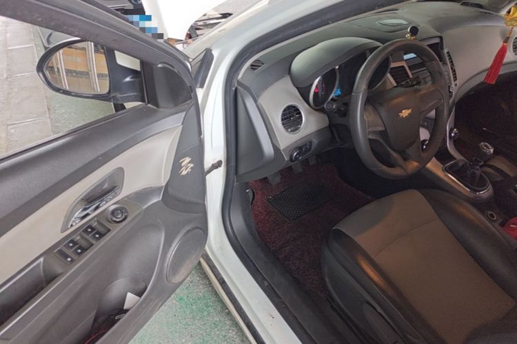 Used Chevrolet Cruze 2012 1.6L SL MT Driver Seat