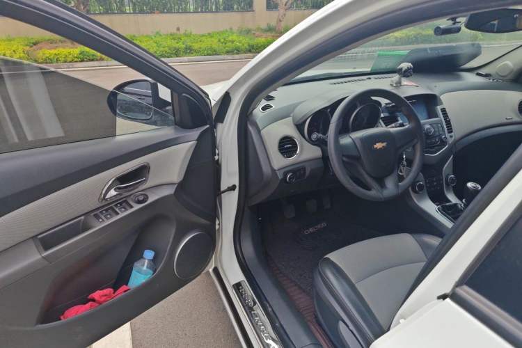 Used Chevrolet Cruze 2012 1.6L SE MT Driver Seat