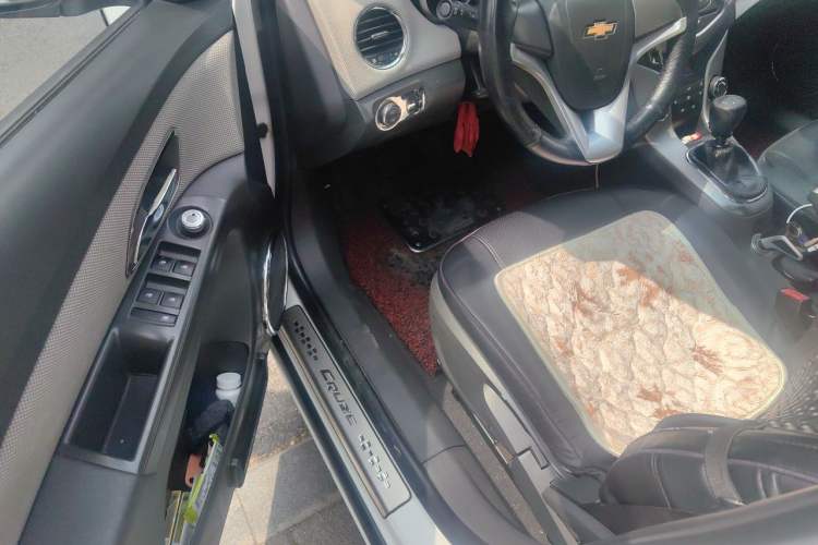 Used Chevrolet Cruze 2012 1.6L SE MT Driver Seat