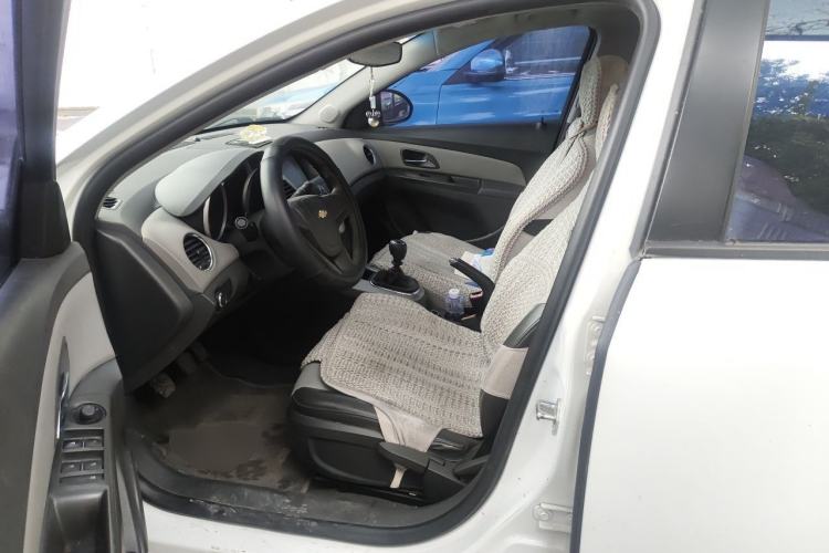 Used Chevrolet Cruze 2012 1.6L SL Grand Edition Manual Transmission Driver Seat