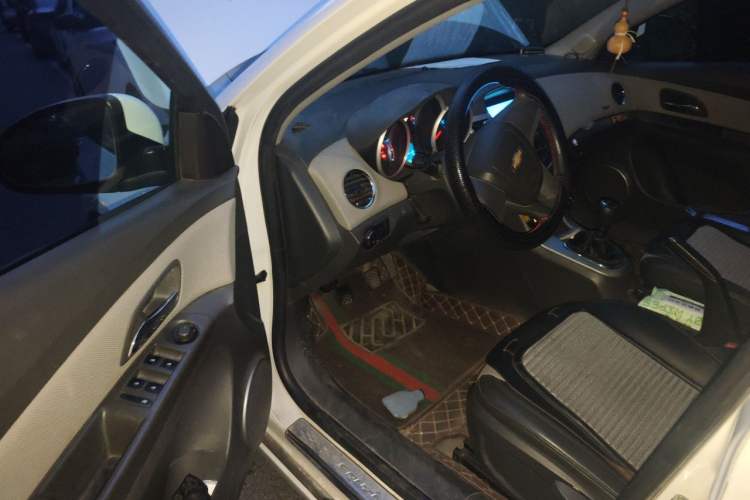 Used Chevrolet Cruze 2012 1.6L SE MT Driver Seat