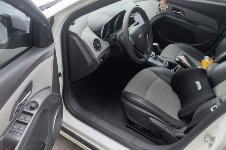 Used Chevrolet Cruze 2012 1.8L SE AT Driver Seat
