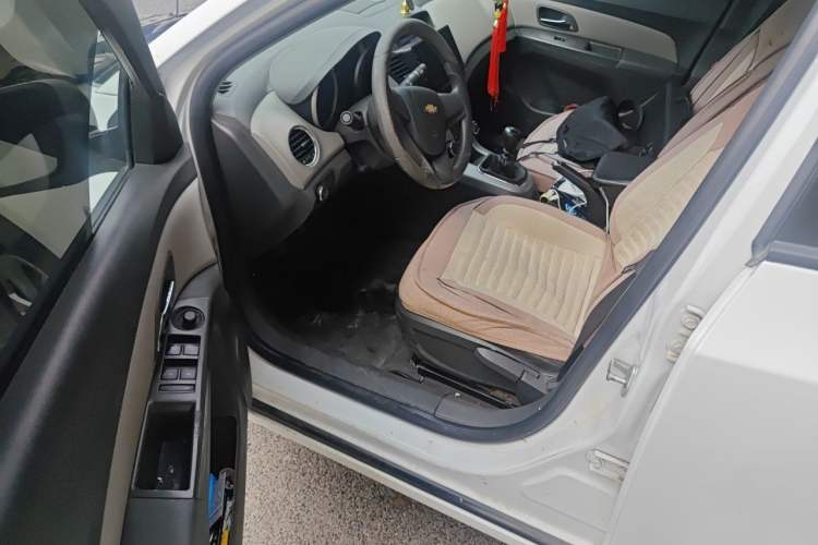 Used Chevrolet Cruze 2012 1.6L SL MT Driver Seat
