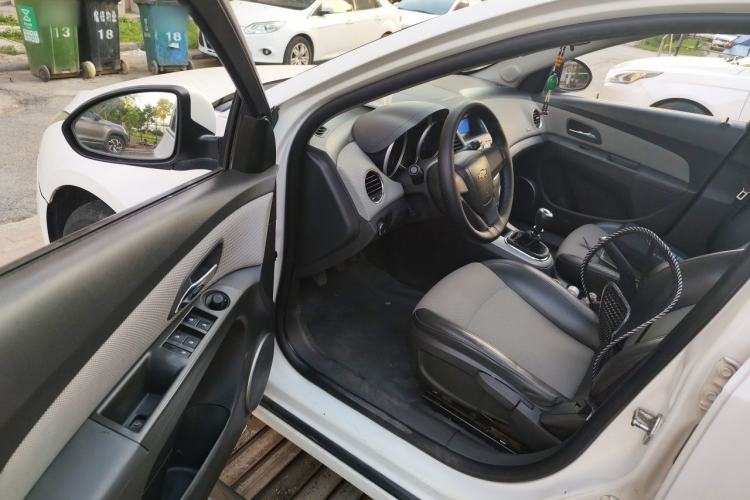 Used Chevrolet Cruze 2012 1.6L SE MT Driver Seat