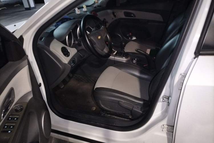 Used Chevrolet Cruze 2012 1.6L SE MT Driver Seat