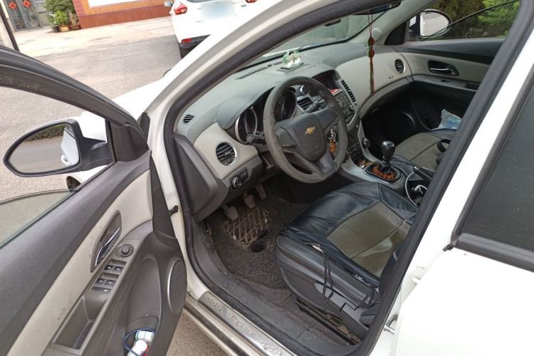 Used Chevrolet Cruze 2012 1.6L SE MT Driver Seat