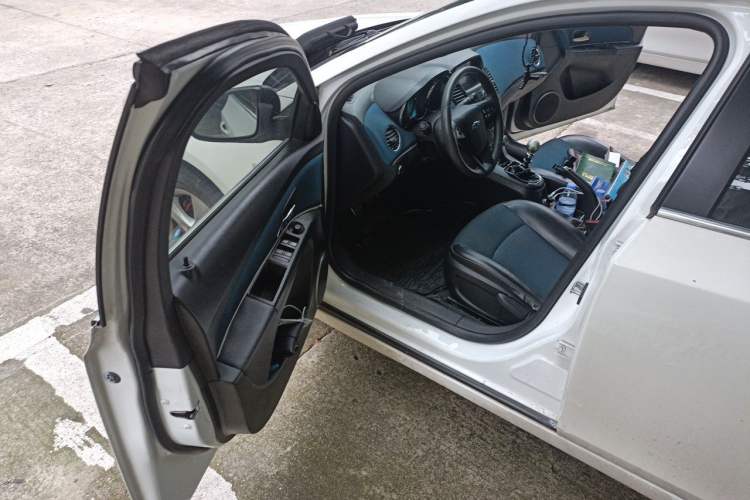 Used Chevrolet Cruze 2012 1.6T SE MT Driver Seat