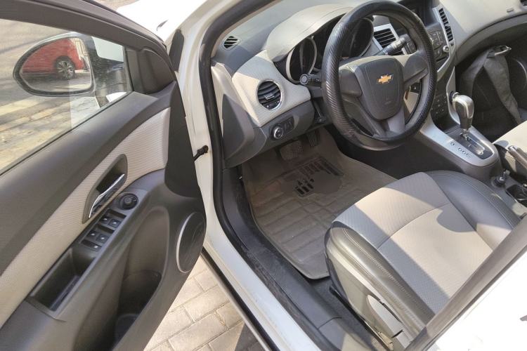 Used Chevrolet Cruze 2012 1.8L SE AT Driver Seat
