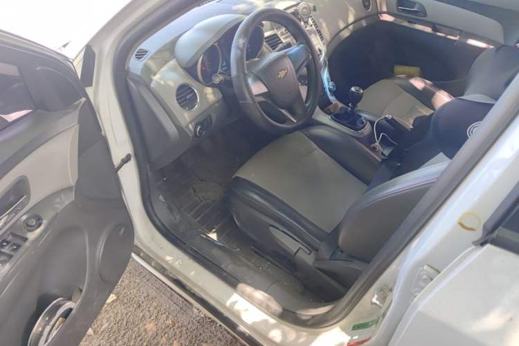 Used Chevrolet Cruze 2012 1.6L SL MT Driver Seat