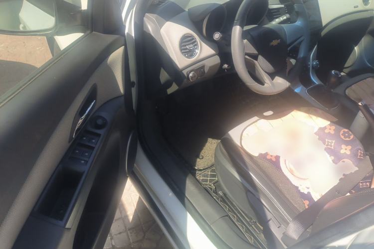Used Chevrolet Cruze 2012 1.6L SE MT Driver Seat