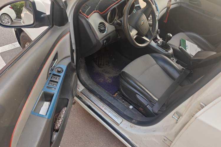 Used Chevrolet Cruze 2012 1.6L SL MT Driver Seat