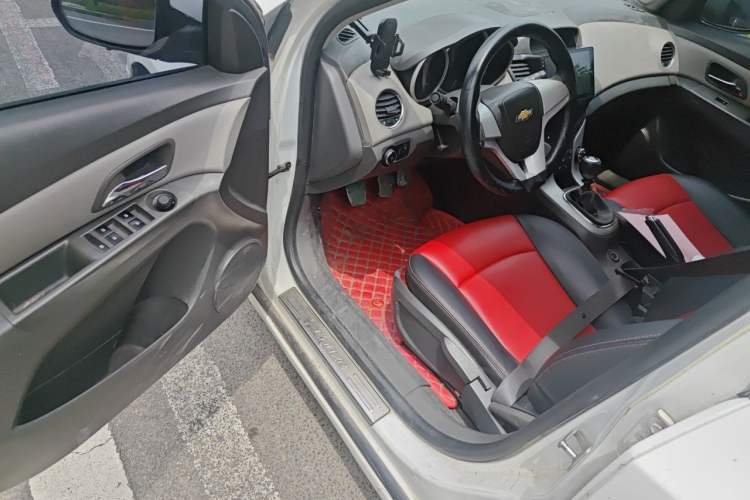 Used Chevrolet Cruze 2012 1.6L SL MT Driver Seat