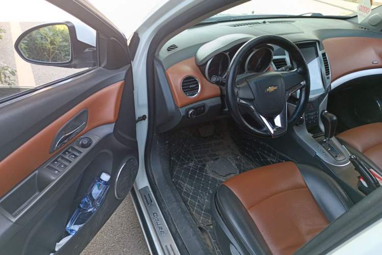 Used Chevrolet Cruze 2012 1.8L SE AT Driver Seat