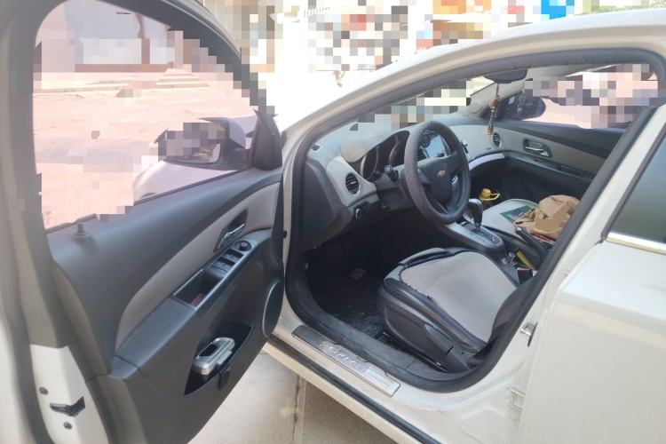Used Chevrolet Cruze 2012 1.8L SE AT Driver Seat