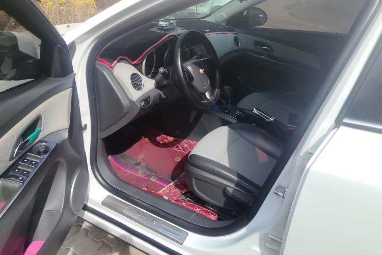 Used Chevrolet Cruze 2012 1.8L SE AT Driver Seat