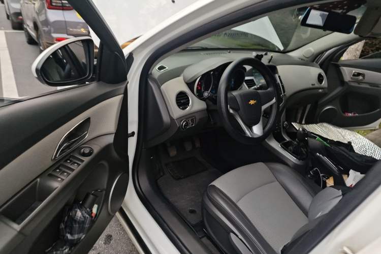 Used Chevrolet Cruze 2012 1.6L SE MT Driver Seat