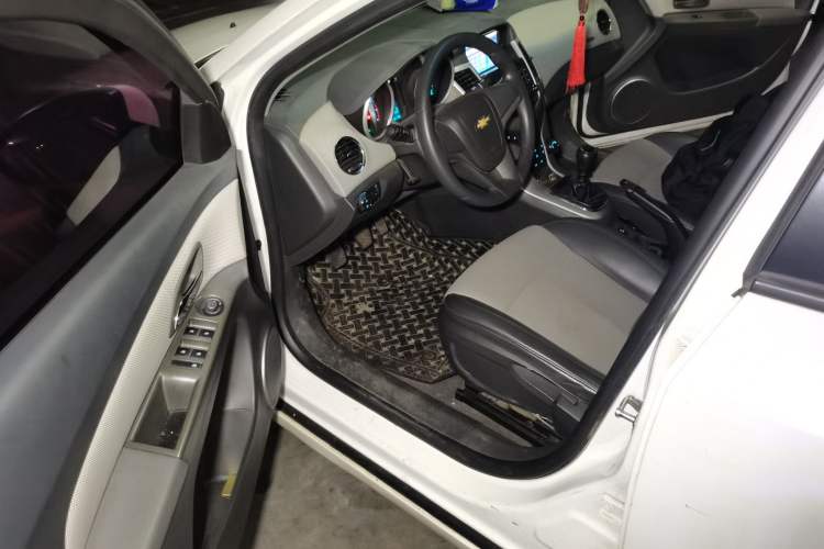 Used Chevrolet Cruze 2012 1.6L SE MT Driver Seat
