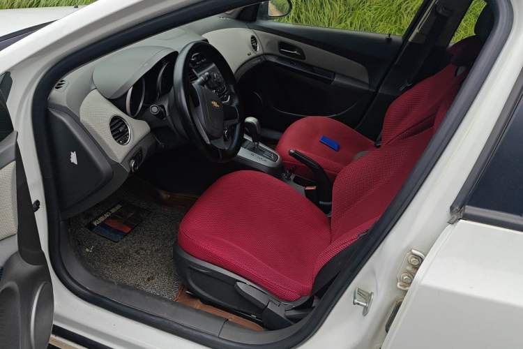 Used Chevrolet Cruze 2012 1.8L SE AT Driver Seat