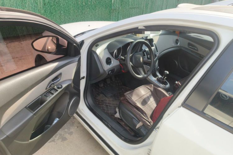 Used Chevrolet Cruze 2012 1.6L SE MT Driver Seat