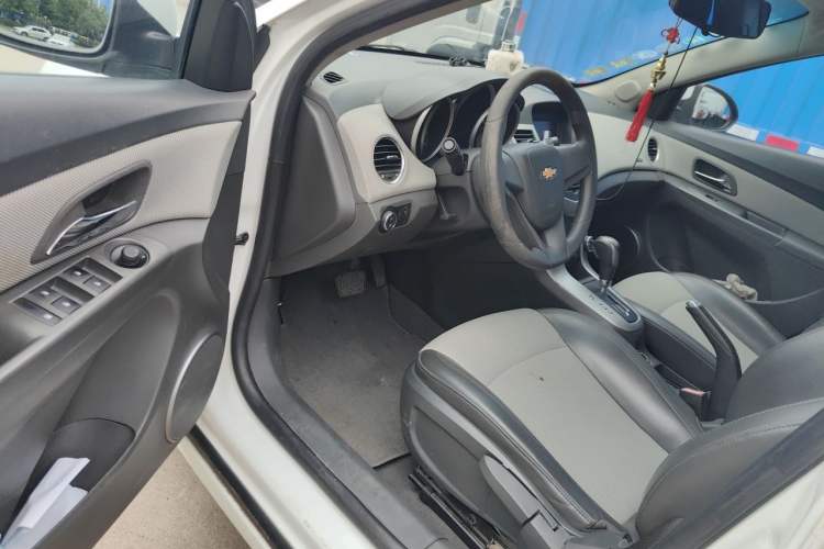 Used Chevrolet Cruze 2012 1.8L SE AT Driver Seat