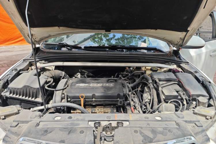 Used Chevrolet Cruze 2012 1.8L SE AT Engine Bay