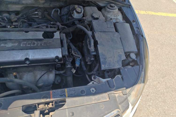 Used Chevrolet Cruze 2012 1.6L SL MT Engine Bay Left