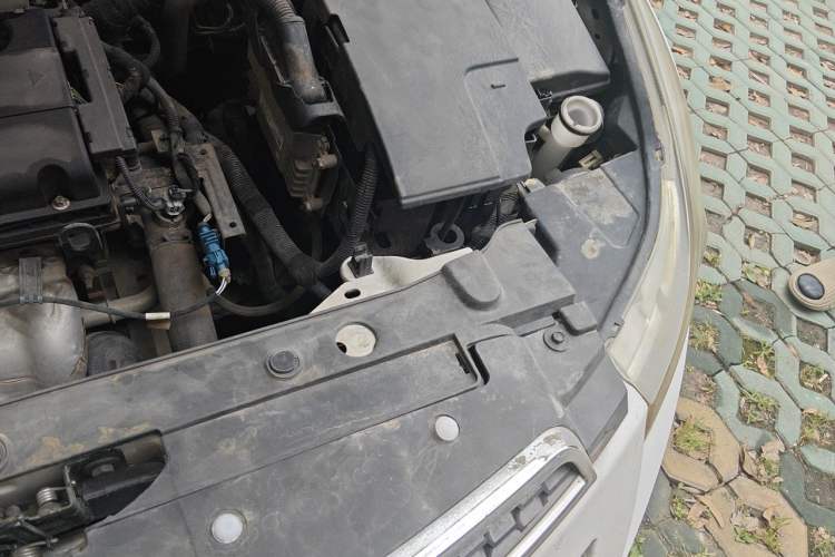 Used Chevrolet Cruze 2012 1.6L SE MT Engine Bay Left