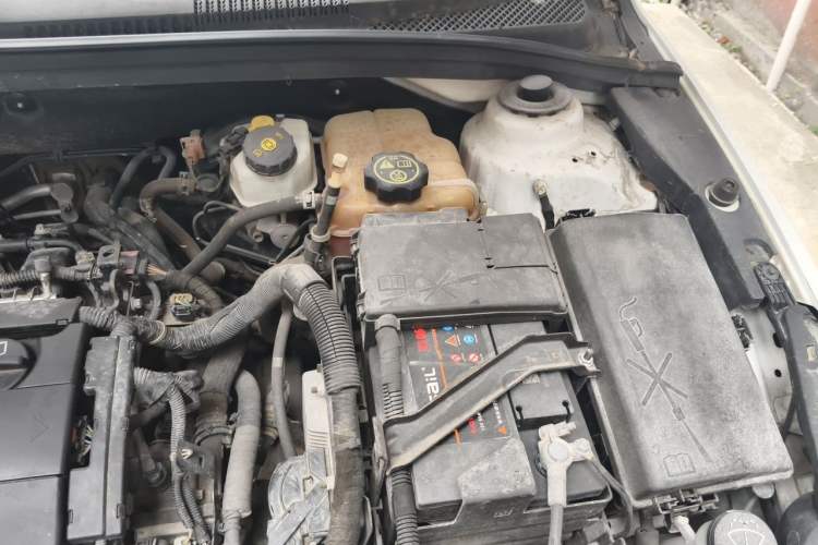 Used Chevrolet Cruze 2012 1.8L SE AT Engine Bay Left