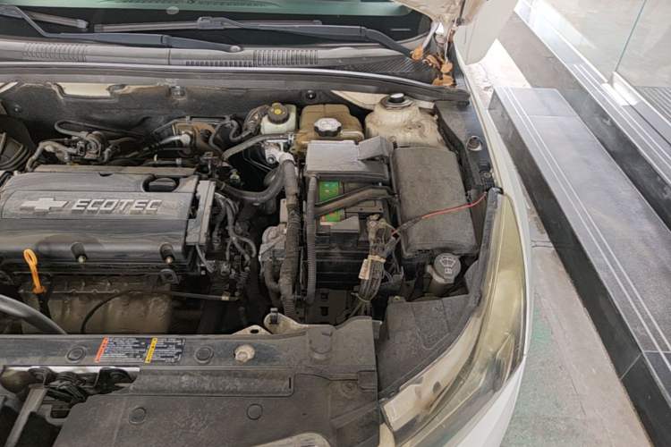 Used Chevrolet Cruze 2012 1.6L SL MT Engine Bay Left
