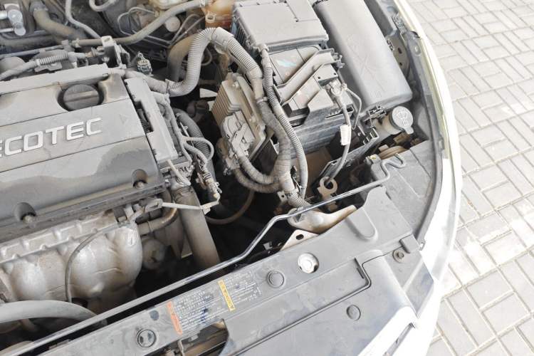 Used Chevrolet Cruze 2012 1.6L SL MT Engine Bay Left