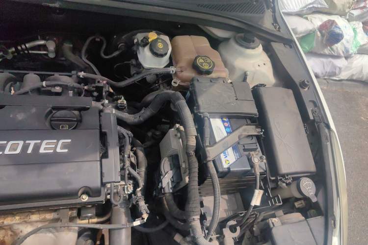 Used Chevrolet Cruze 2012 1.6L SE MT Engine Bay Left
