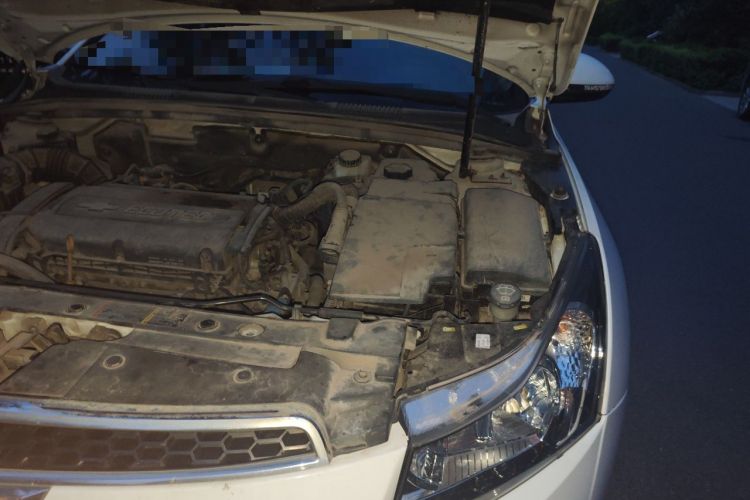 Used Chevrolet Cruze 2012 1.6L SE MT Engine Bay Left
