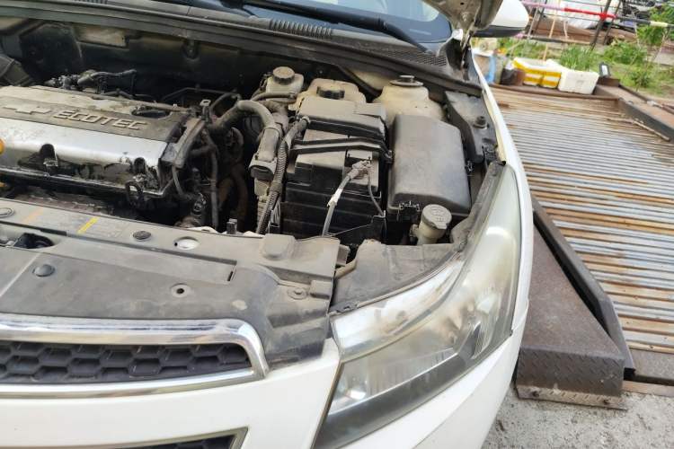 Used Chevrolet Cruze 2012 1.6L SE MT Engine Bay Left