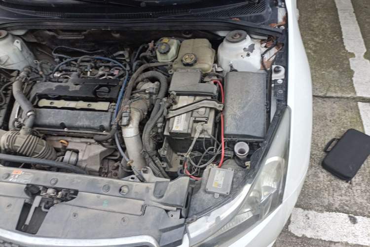 Used Chevrolet Cruze 2012 1.6T SE MT Engine Bay Left