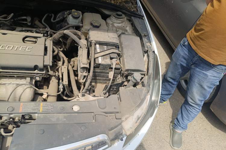 Used Chevrolet Cruze 2012 1.6L SL MT Engine Bay Left