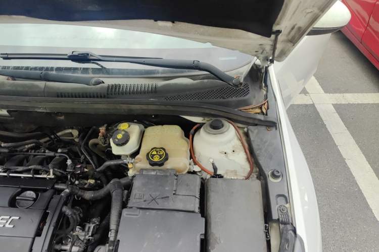 Used Chevrolet Cruze 2012 1.8L SE AT Engine Bay Left