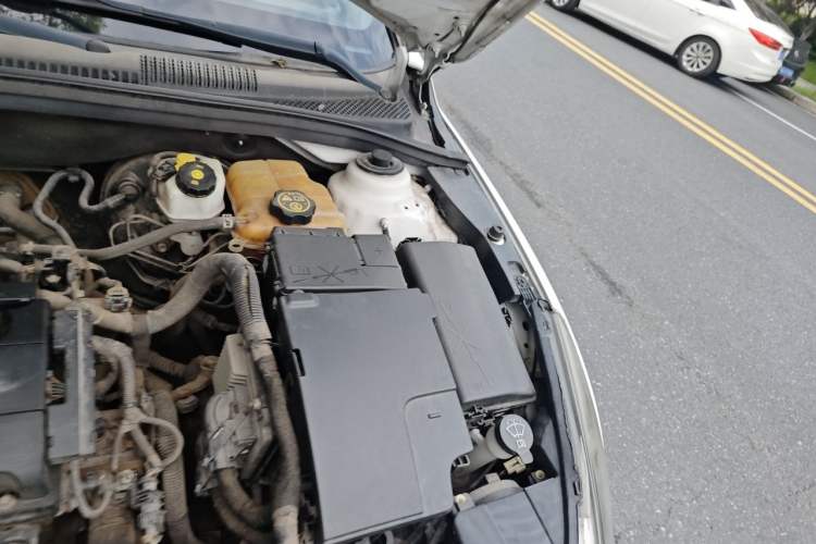 Used Chevrolet Cruze 2012 1.6L SE MT Engine Bay Left