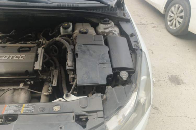Used Chevrolet Cruze 2012 1.6L SE MT Engine Bay Left