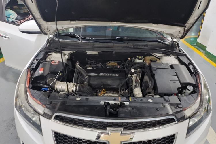 Used Chevrolet Cruze 2012 1.6T SE MT Engine Bay